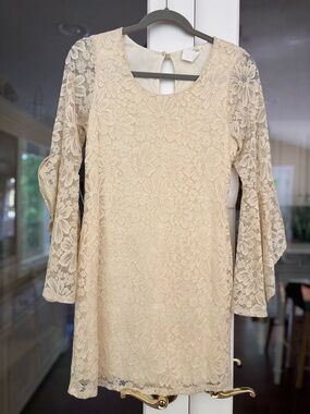 Floral Lace Bell Sleeve Long-Sleeve Dress — Cream